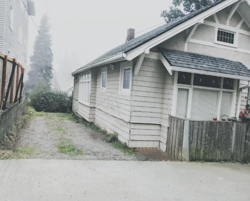 Walker's Paradise 1 With 2 Free Parking Lots * Seattle